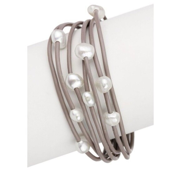 Saachi Wrap Bracelet White Freshwater Pearl Taupe Leather Magnet Clasp NWT - Picture 3 of 9